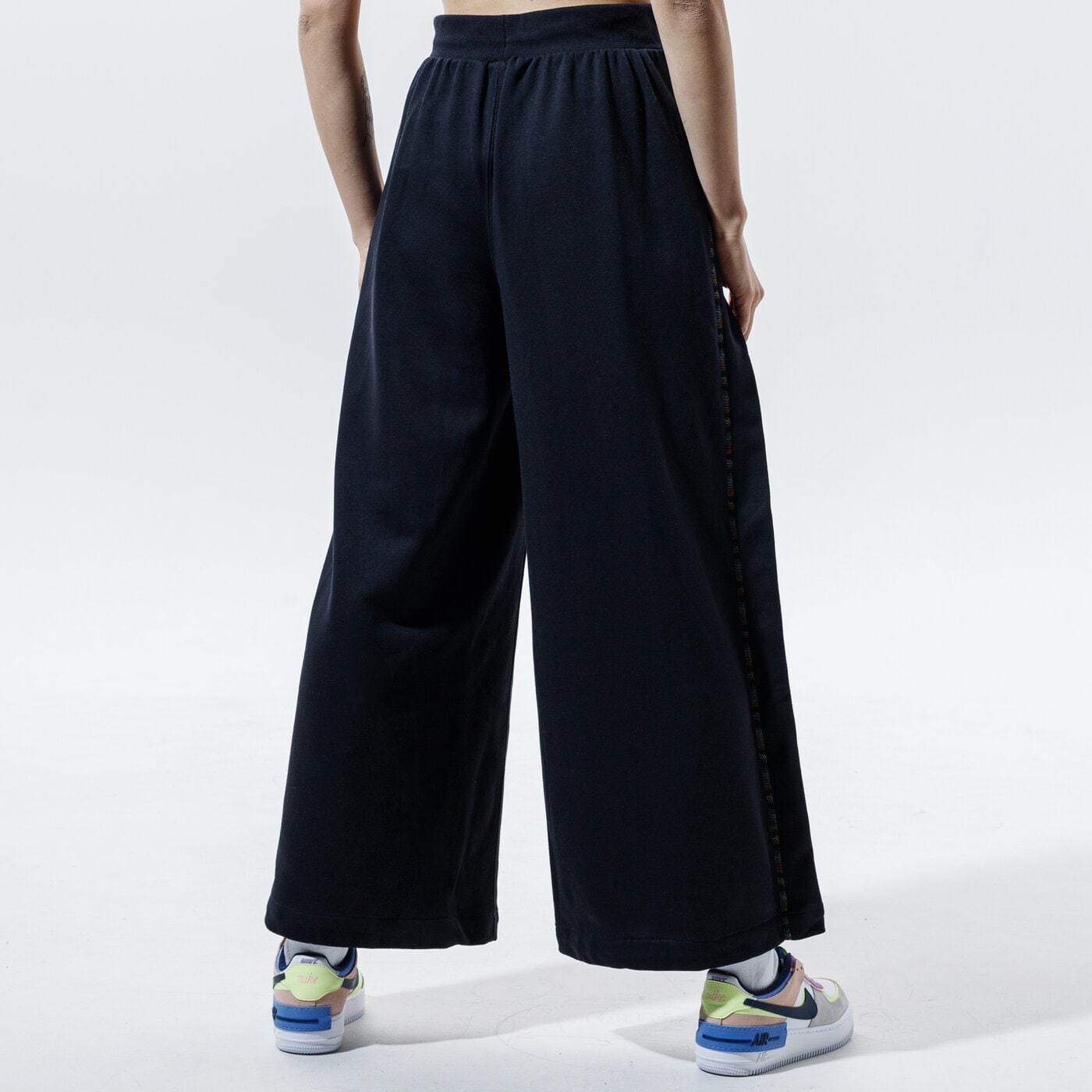 Дамски панталони NIKE ПАНТАЛОНИ SPORTSWEAR cz8357-010 цвят черен