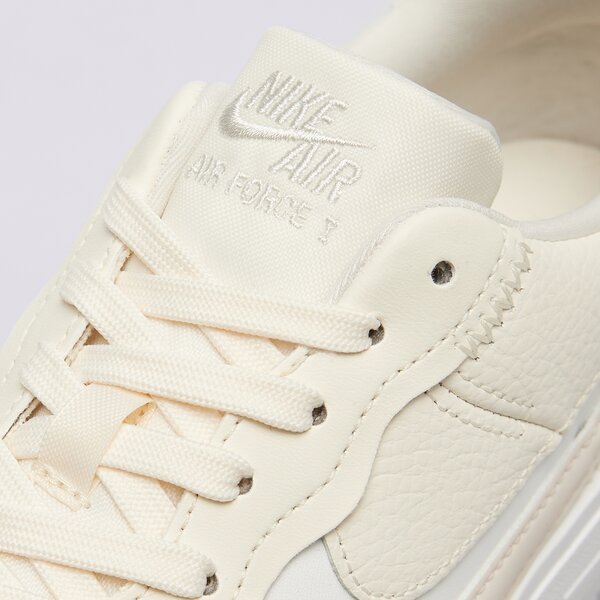 Дамски маратонки NIKE W AF1 PLT.AF.ORM  dj9946-107 цвят бежов