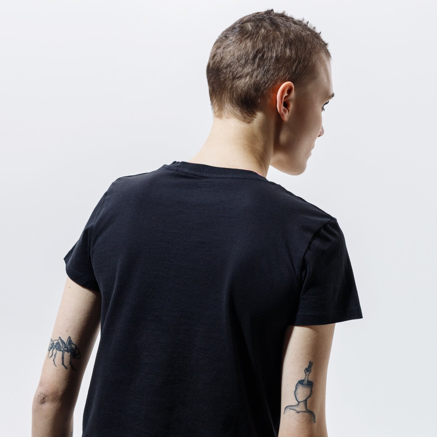 Дамска тениска LEVI'S ТЕНИСКА THE PERFECT TEE 17369-0201 цвят черен