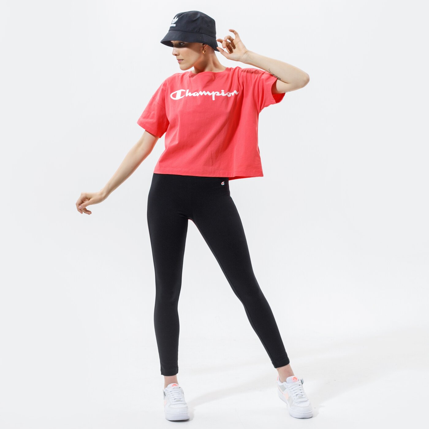 Дамска тениска CHAMPION ТЕНИСКА CREWNECK ТЕНИСКА 113970ps004 цвят коралов