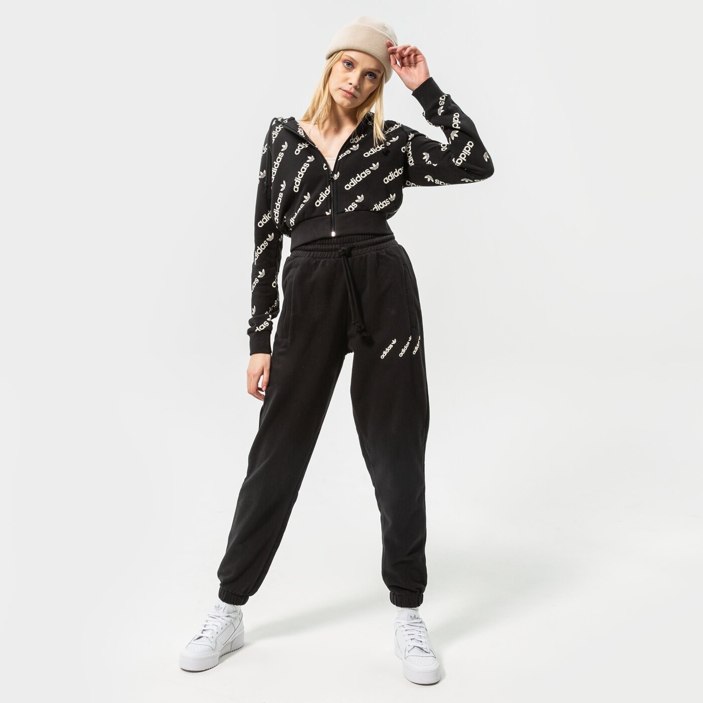 Дамски суичър ADIDAS СУИТЧЪР С КАЧУЛКА CROPPED TT MONO hm4889 цвят черен