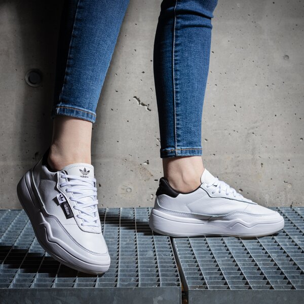 Дамски маратонки ADIDAS NEW HER COURT W gw5364 цвят бял
