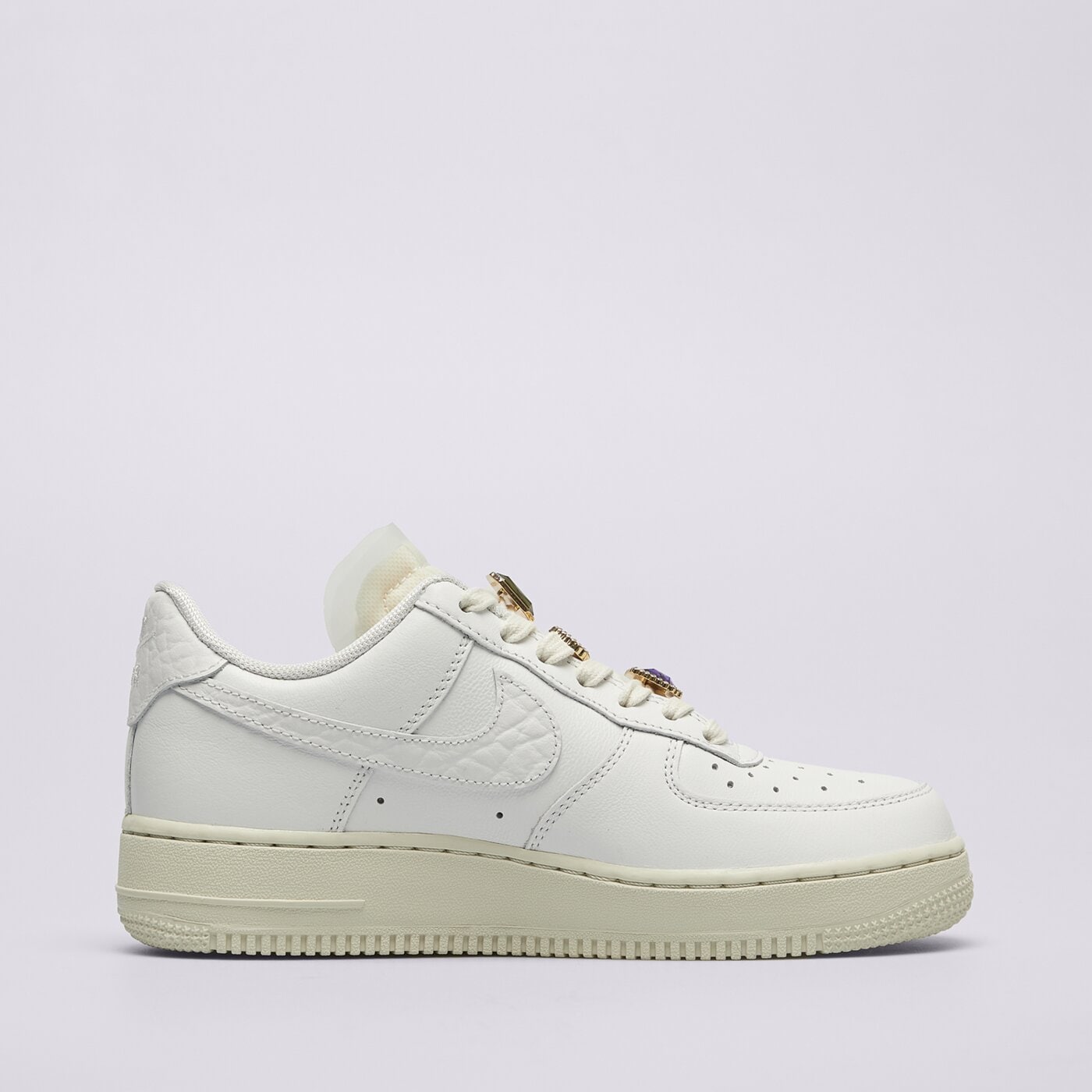 Дамски маратонки NIKE AIR FORCE 1 LOW PREMIUM dn5463-100 цвят бял