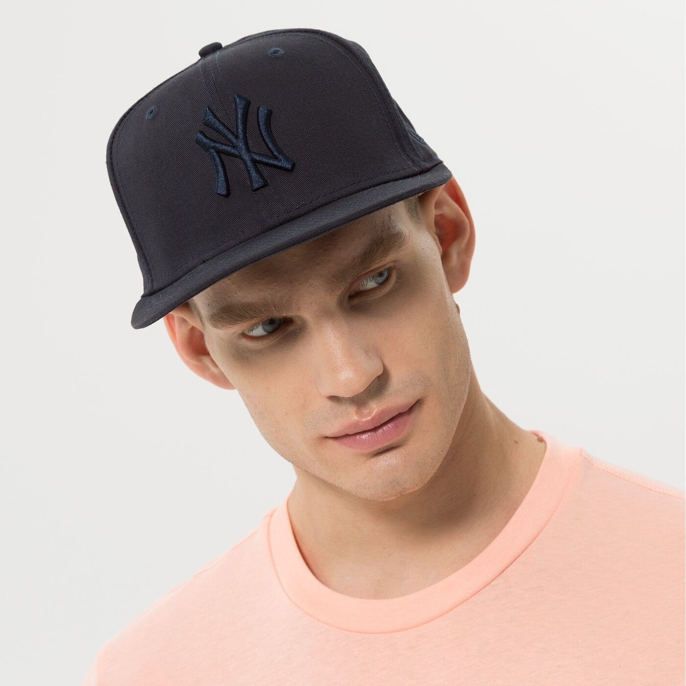 Мъжка шапка с козирка NEW ERA ШАПКА 950 NYY NVY NEW YORK YANKEES NVYNVY 60240442 цвят тъмносин