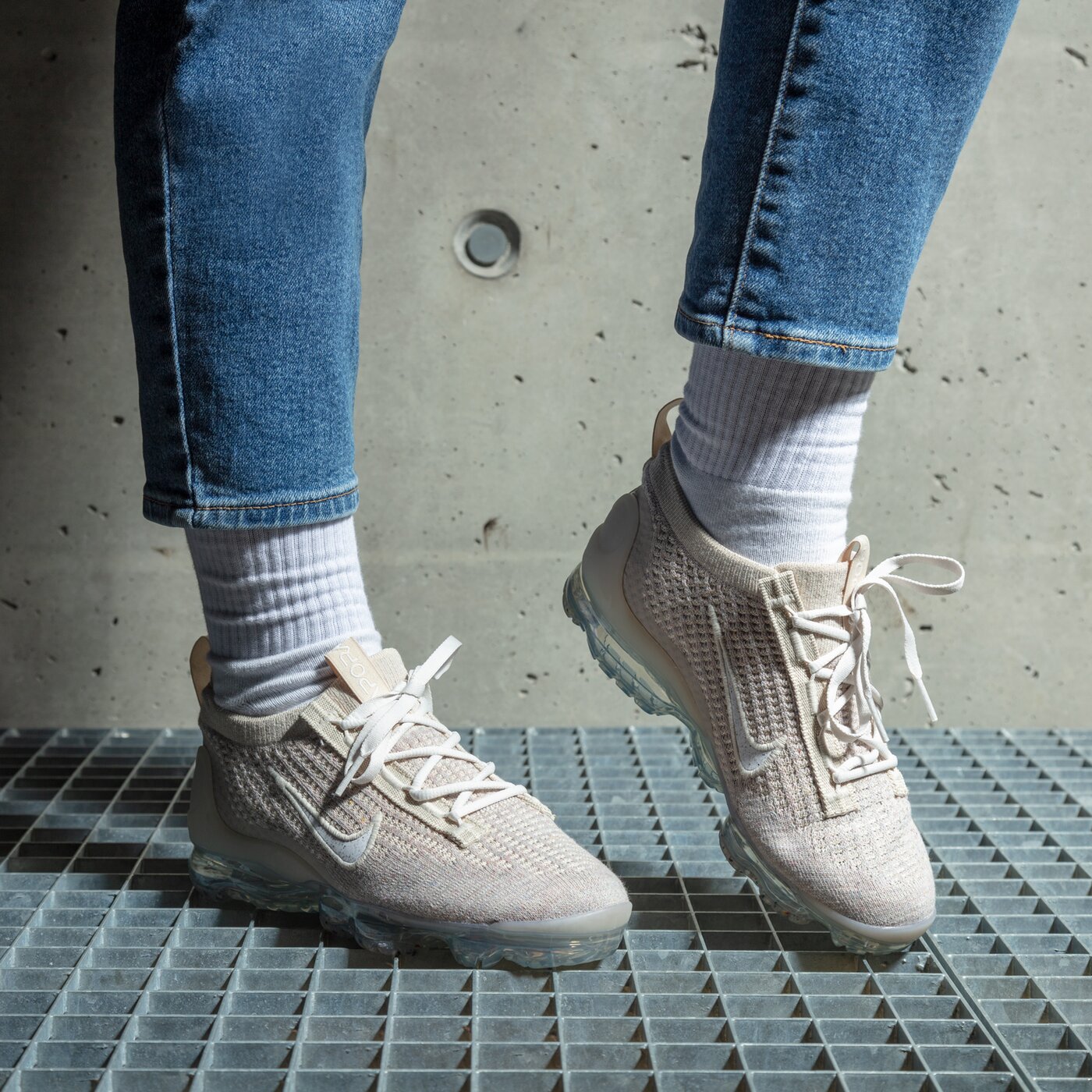 Дамски маратонки NIKE AIR VAPORMAX 2021 FK dc9454-101 цвят бежов