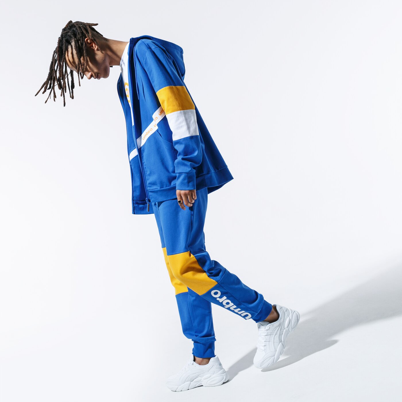 Мъжки суичър UMBRO СУИТЧЪР СЪС ЗАКОПЧАВАНЕ   С КАЧУЛКА RETRO FZ HOODY ul39blm84001 цвят син