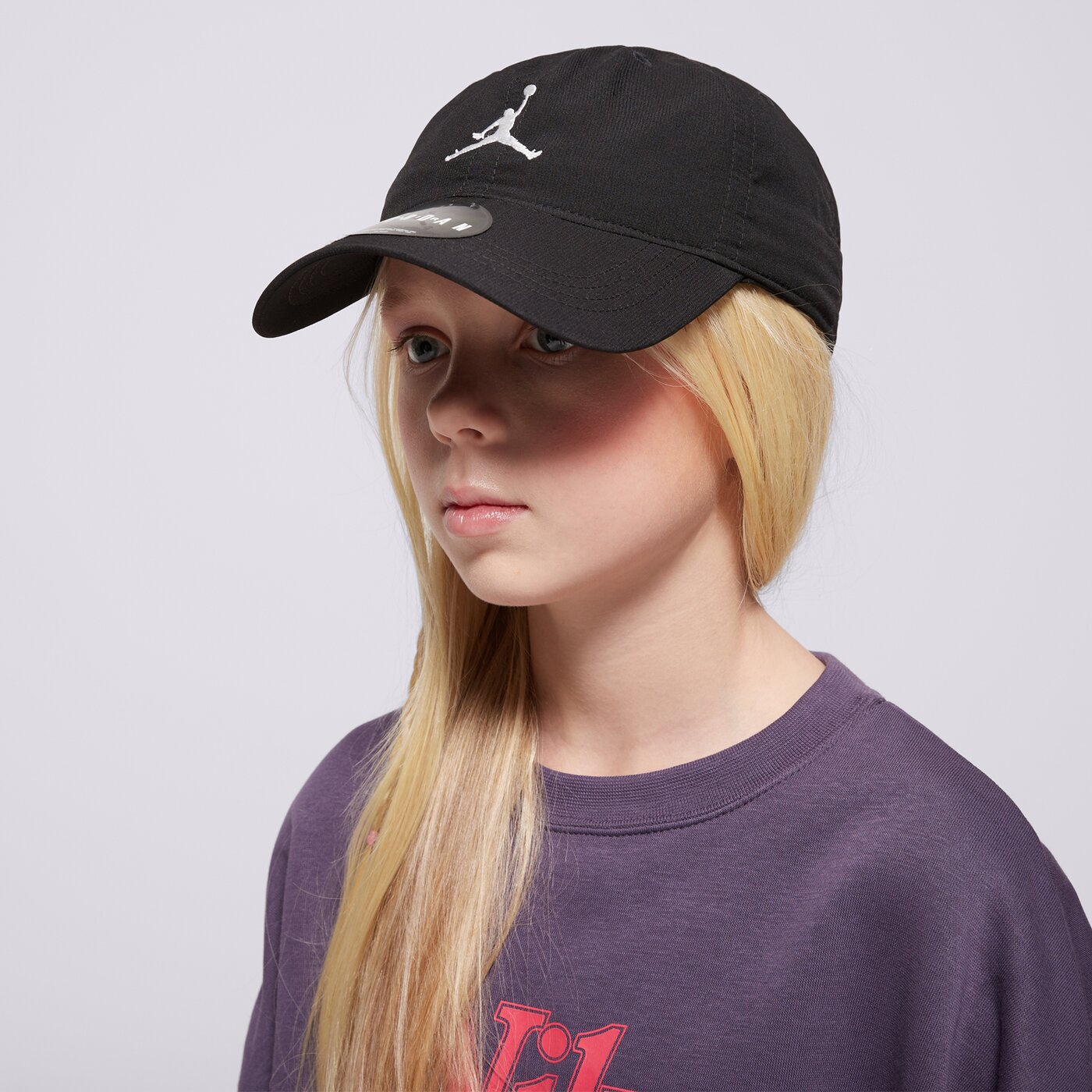 Детска шапка с козирка JORDAN ШАПКА JORDAN ESSENTIALS CAP 9a0724-023 цвят черен