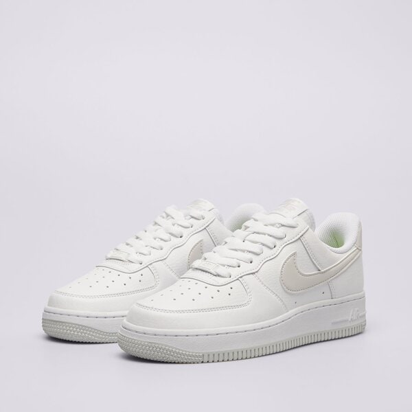 Дамски маратонки NIKE AIR FORCE 1 '07 SE dv3808-104 цвят бял