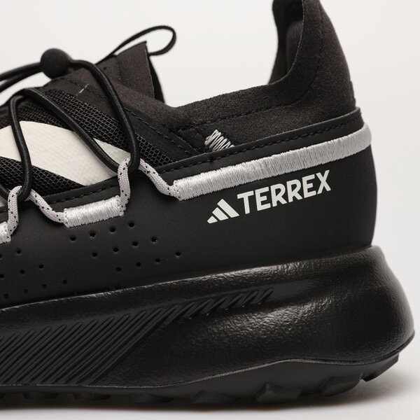 Мъжки зимни обувки ADIDAS TERREX VOYAGER 21 hp8612 цвят черен