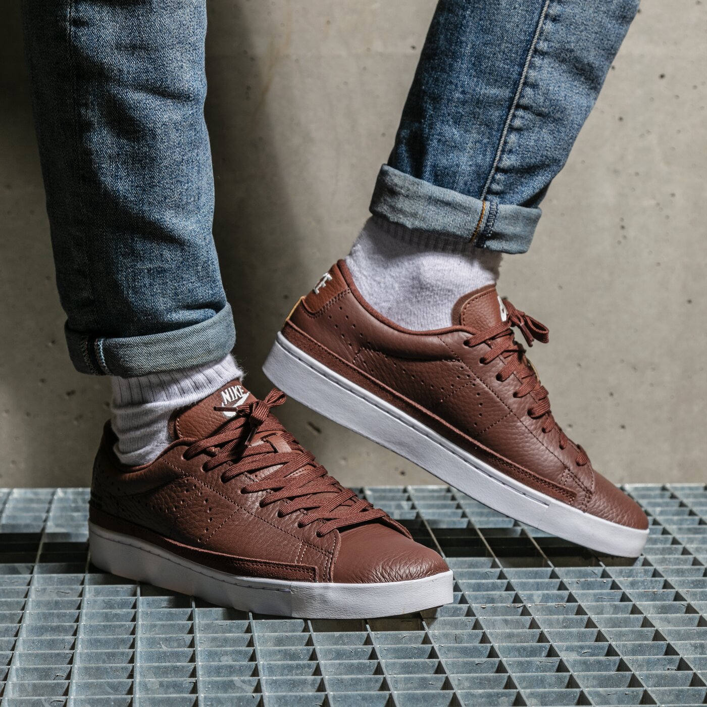 Мъжки маратонки NIKE BLAZER LOW X da2045-200 цвят кафяв