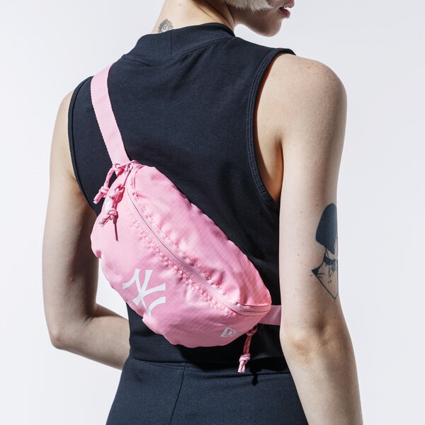 Дамска чанта за кръст NEW ERA ЧАНТА ЗА КРЪСТ MLB MINI WAIST   BAG NEW YORK YANKEES 12386723 цвят розов