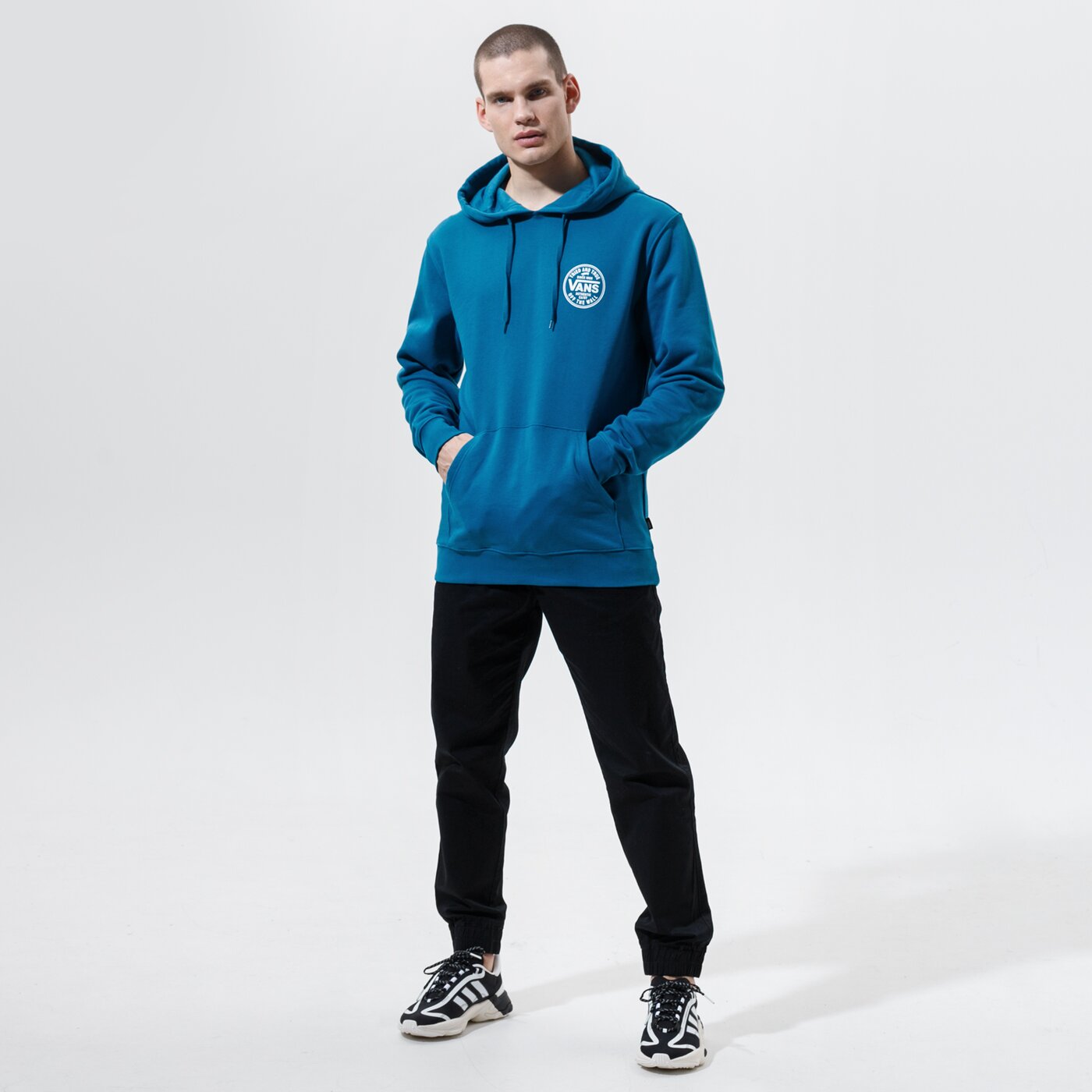 Мъжки суичър VANS СУИТЧЪР С КАЧУЛКА TRIED AND TRUE PO MOROCCAN BLUE vn0a54az1qq1 цвят син