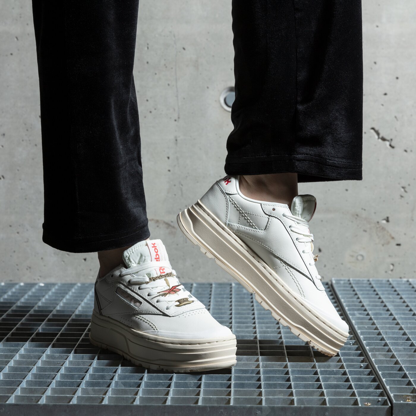 Дамски маратонки REEBOK CLUB C DOUBLE GEO gx8765 цвят бежов