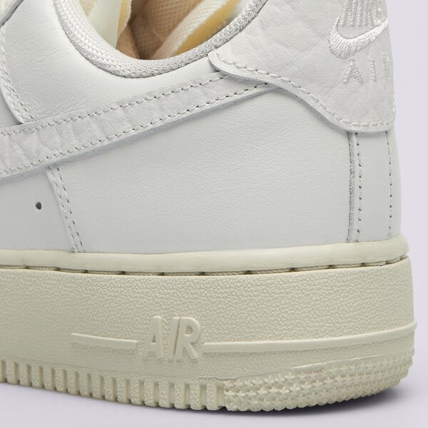Дамски маратонки NIKE AIR FORCE 1 LOW PREMIUM dn5463-100 цвят бял