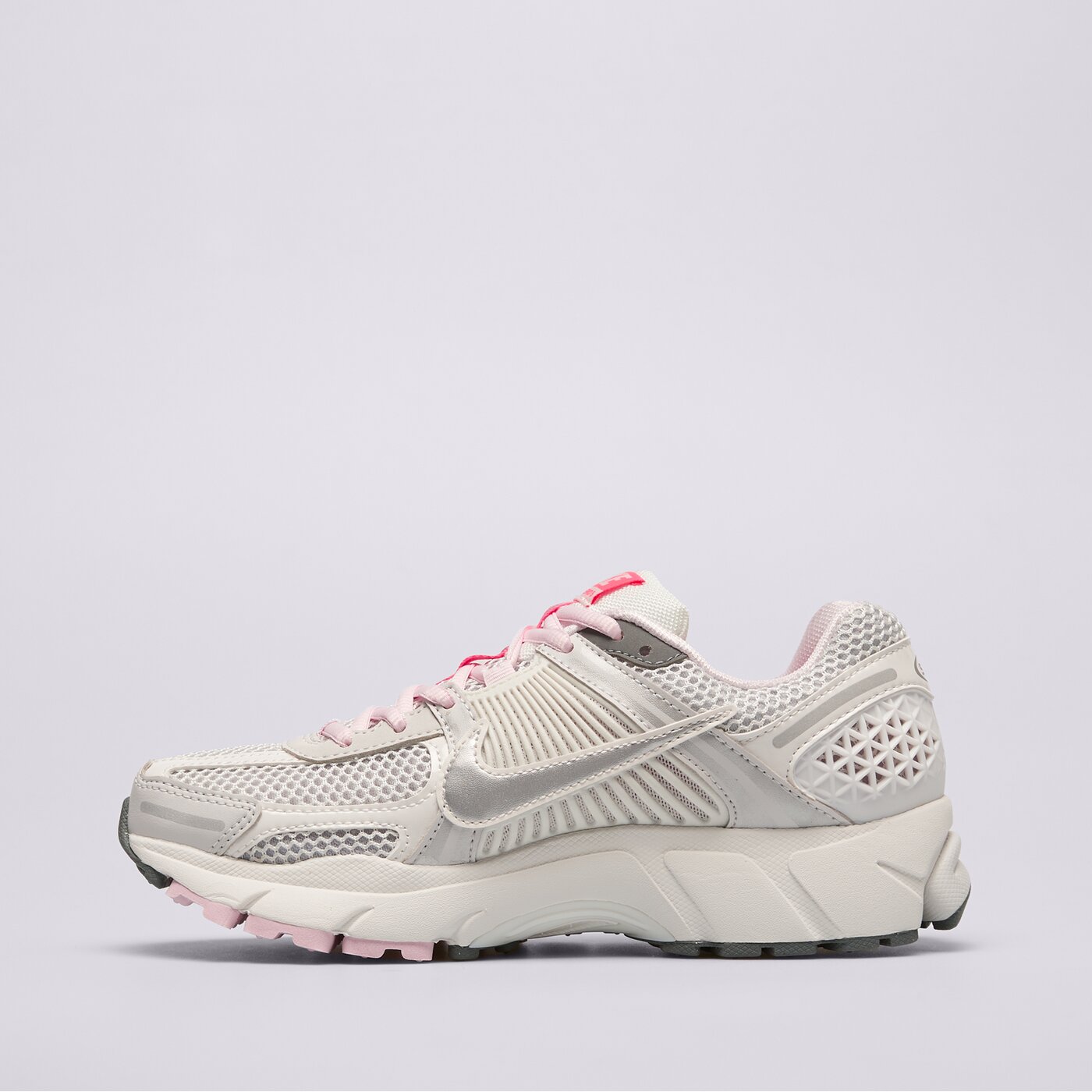 Дамски маратонки NIKE W ZOOM VOMERO 5 GCEL CN  fn3695-001 цвят розов