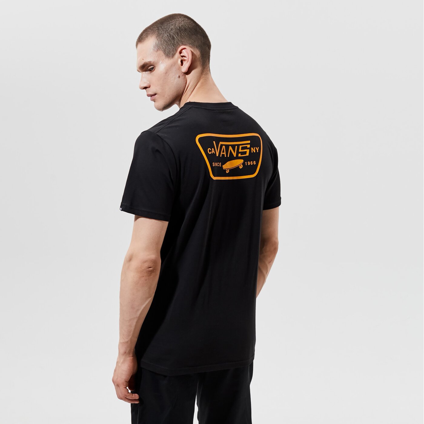 Мъжка тениска VANS ТЕНИСКА MN FULL PATCH BACK SS BLACK/SAFFRON vn0a3h5kz4w1 цвят черен
