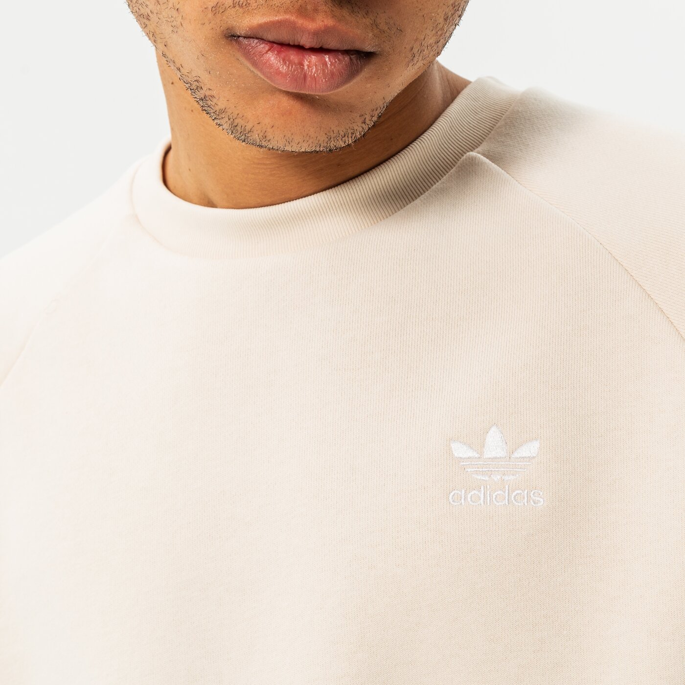 Мъжки суичър ADIDAS СУИТЧЪР ESSENTIAL CREW he9428 цвят бежов