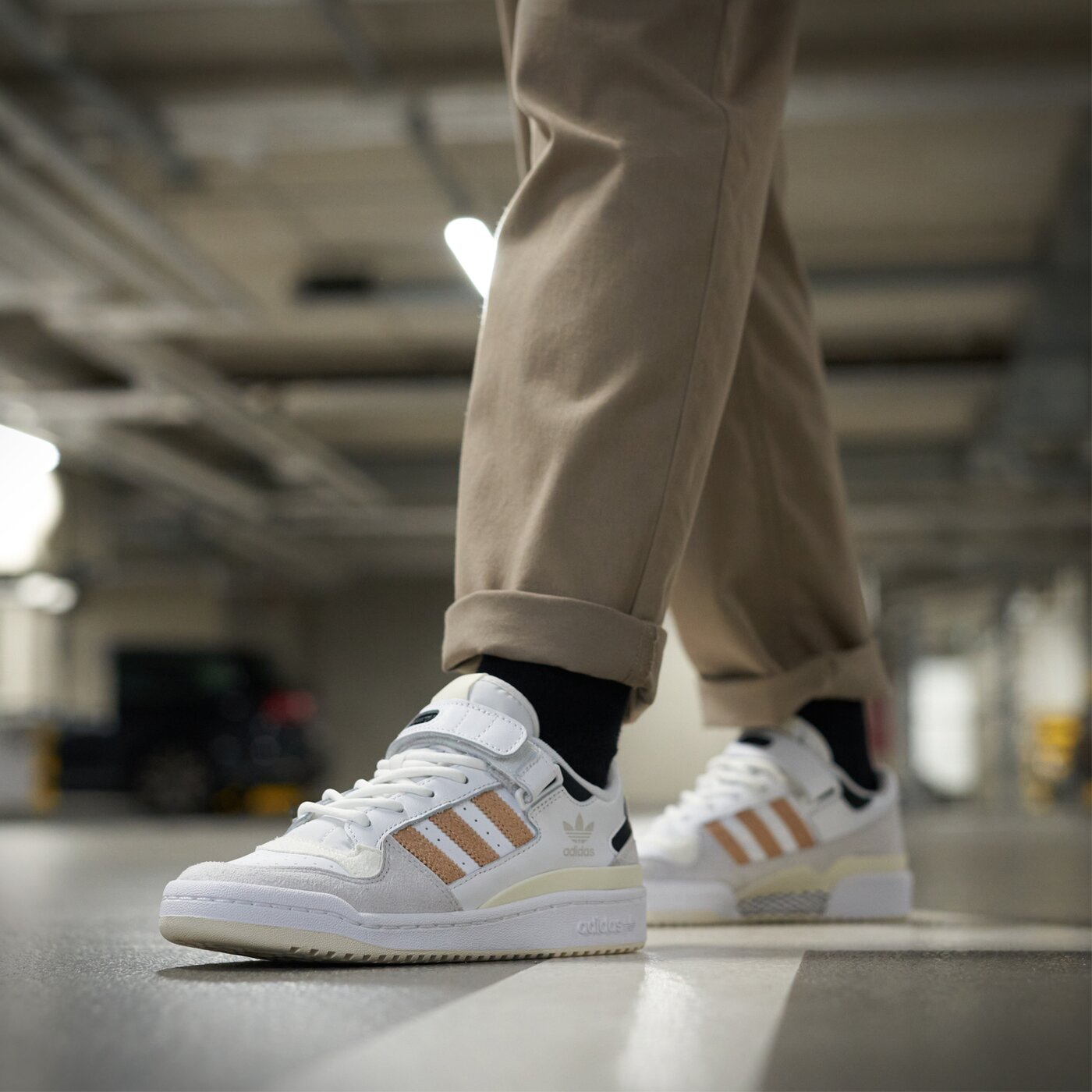 Детски маратонки AIR JORDAN 11 CMFT LOW GS dv3477-100 цвят бял