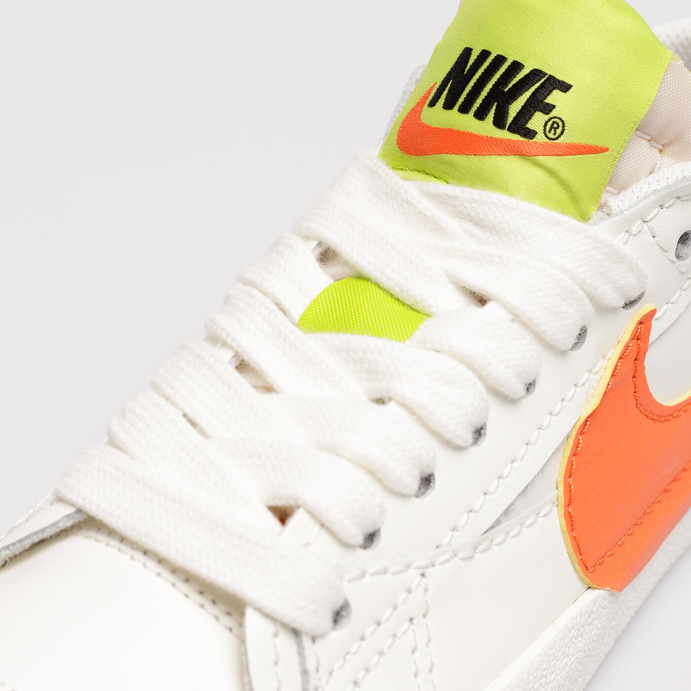 Дамски маратонки NIKE W BLAZER LOW '77 JUMBO dq1470-103 цвят бял