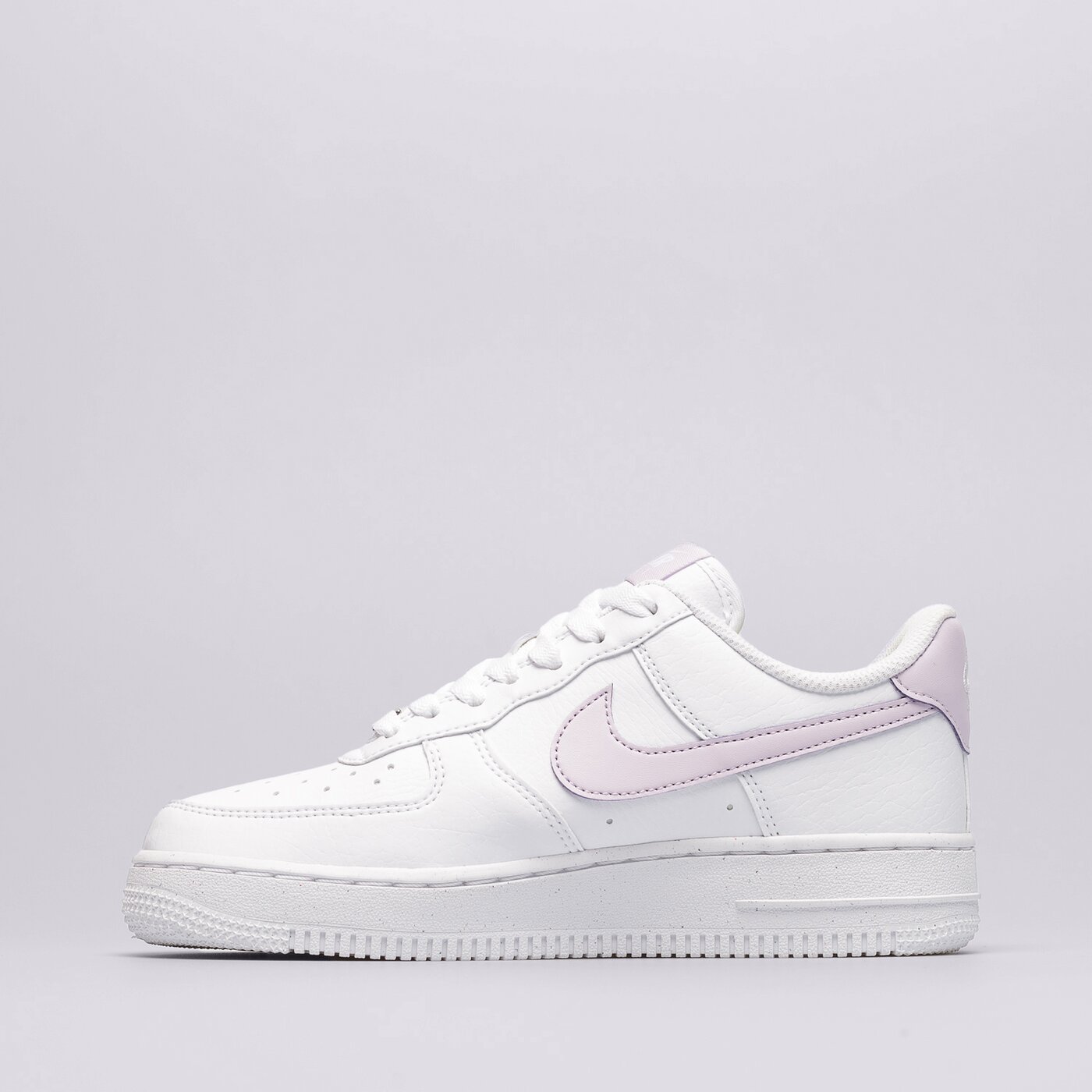 Дамски маратонки NIKE AIR FORCE 1 '07 NEXT NATURE dn1430-105 цвят бял