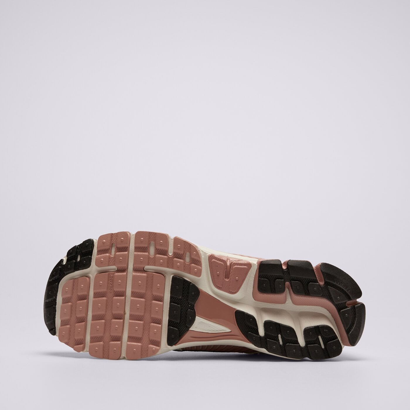 Дамски маратонки NIKE W ZOOM VOMERO 5 NEWS hf1877-102 цвят бежов