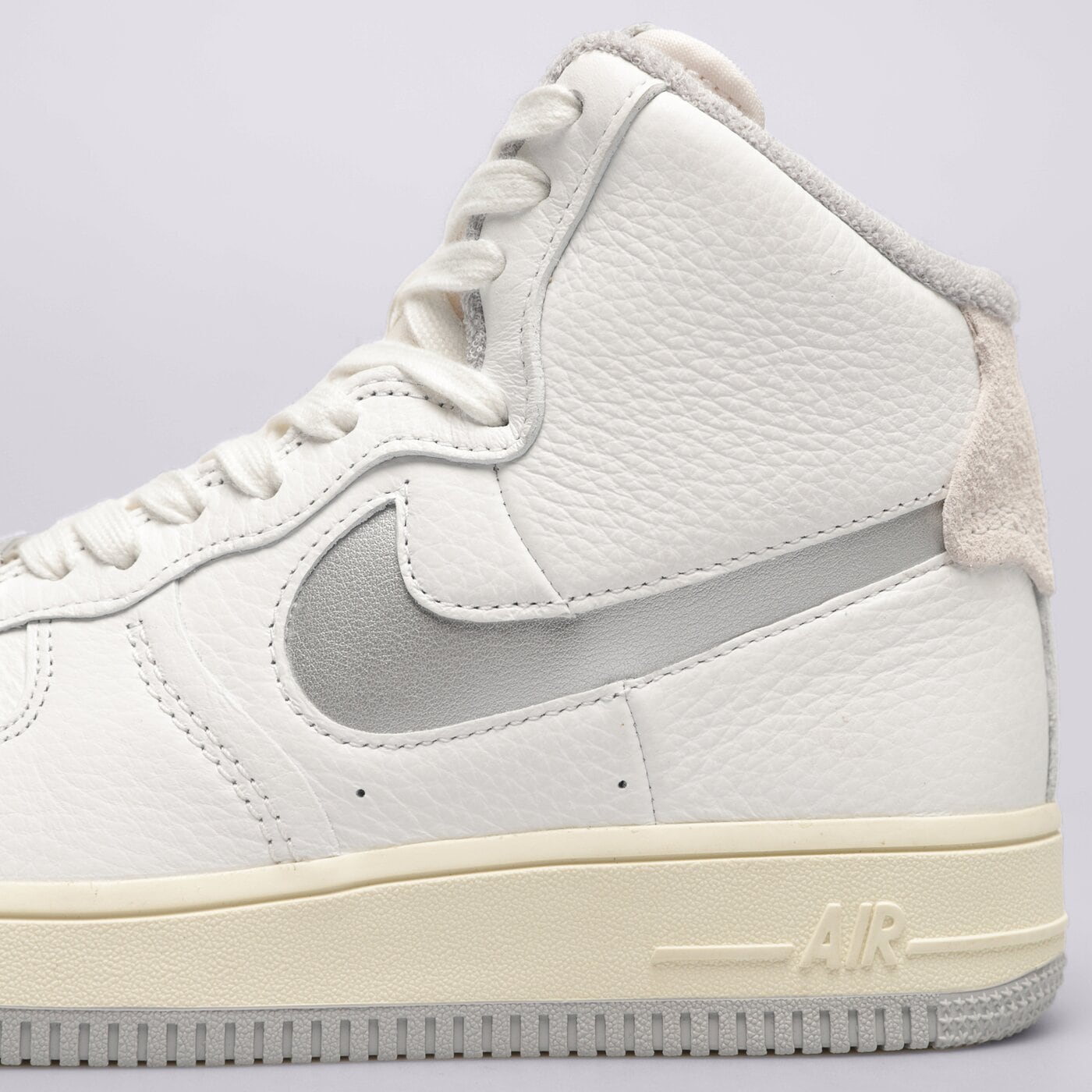 Дамски маратонки NIKE W AF1 SCULPT dc3590-101 цвят бял