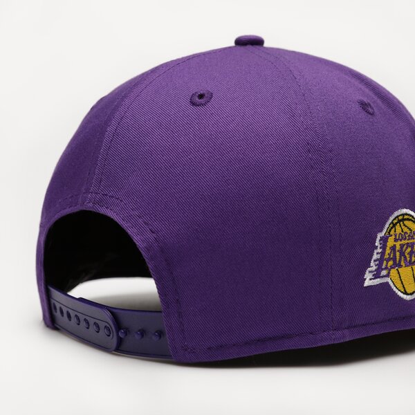 Мъжка шапка с козирка NEW ERA ШАПКА FLOWER WORDMARK 950 LAKERS LOS ANGELES LAKERS 60358100 цвят виолетов