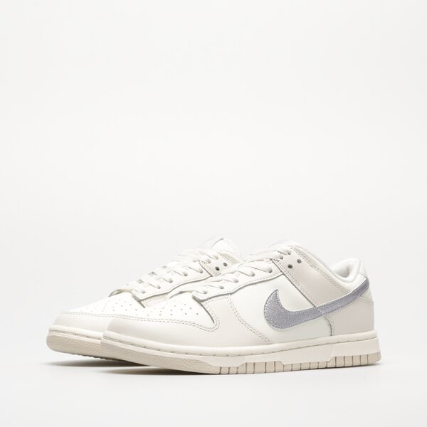 Дамски маратонки NIKE DUNK LOW ESS dx5930-100 цвят многоцветен