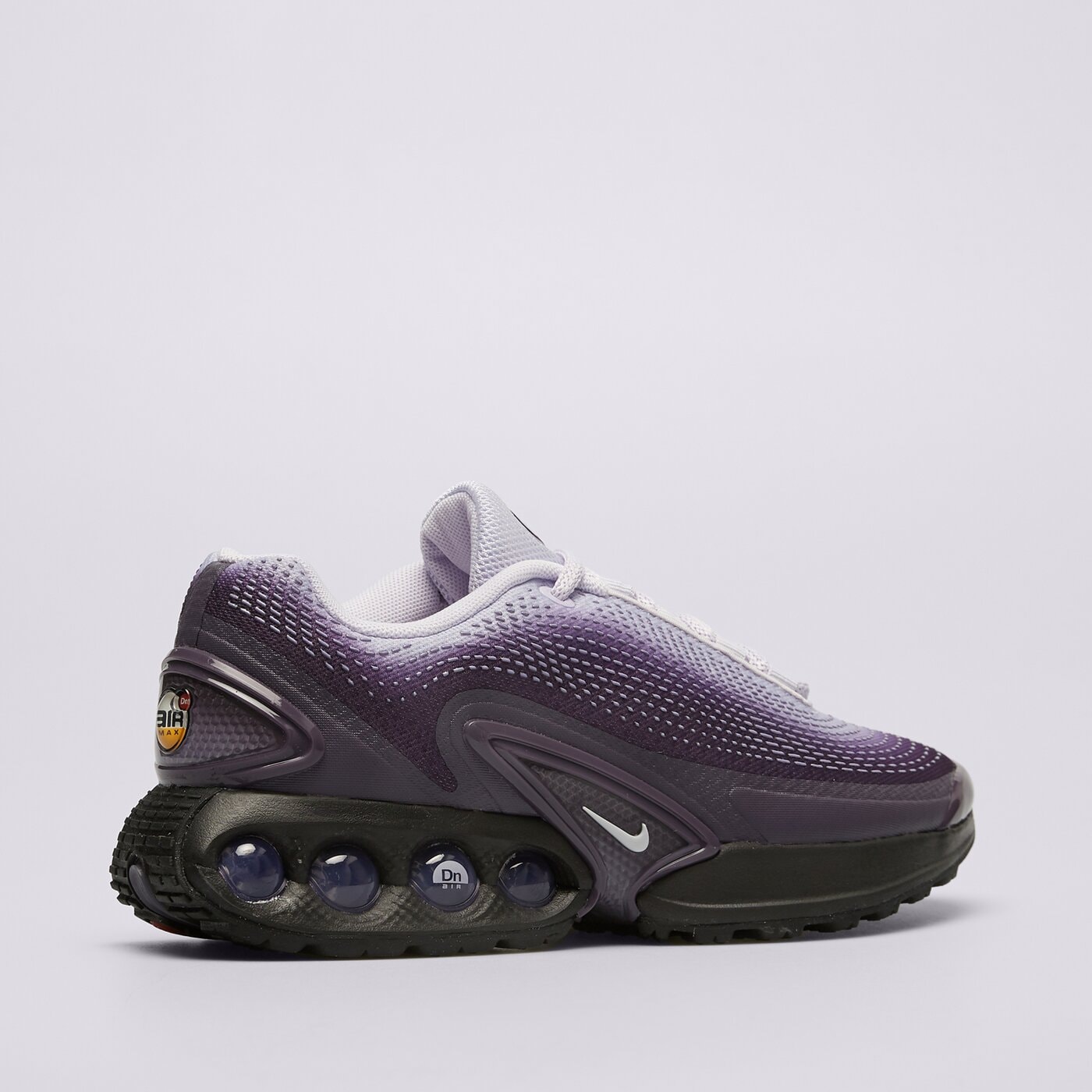 Дамски маратонки NIKE W AIR MAX DN  hq4050-500 цвят виолетов