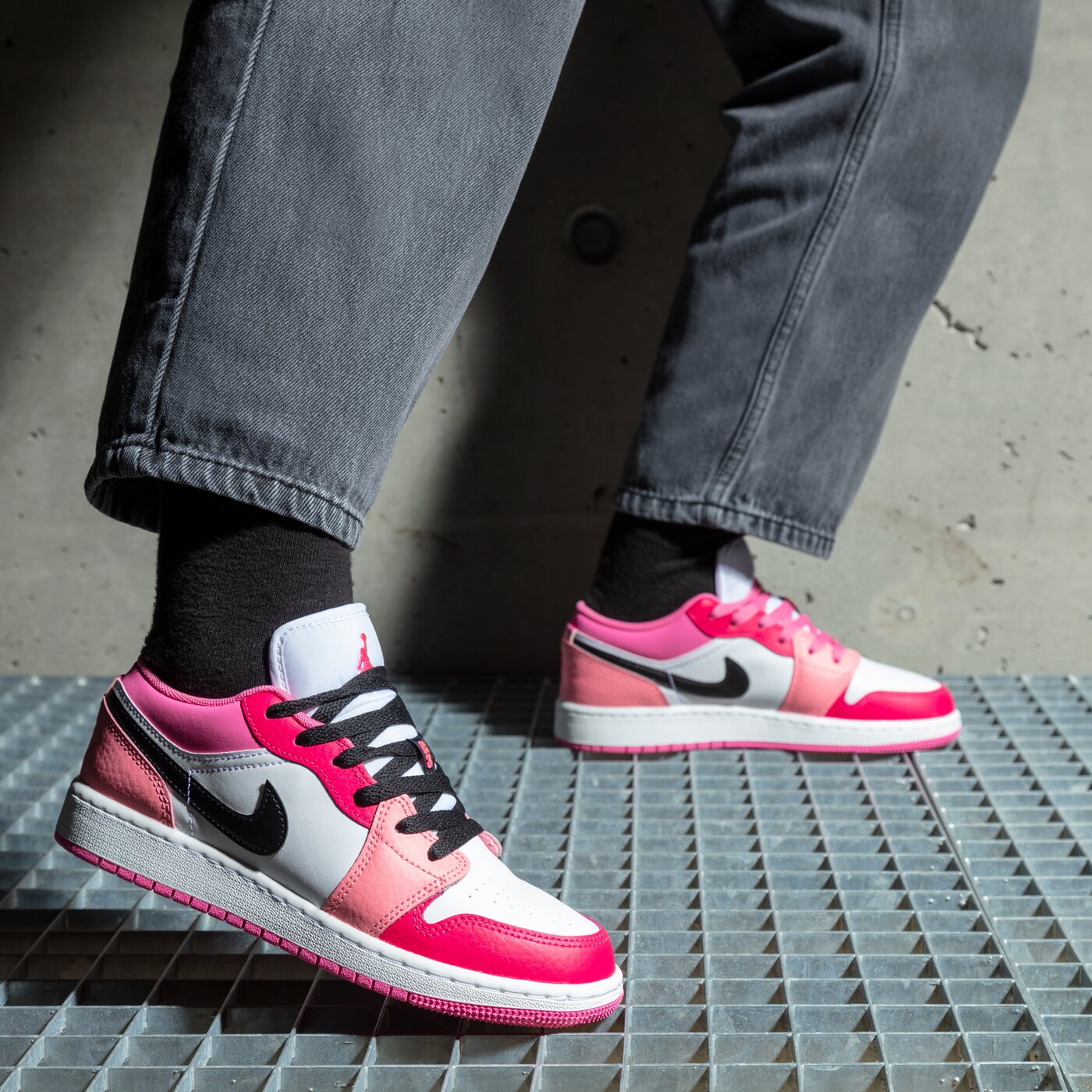 Детски маратонки AIR JORDAN 1 LOW  553560-162 цвят розов