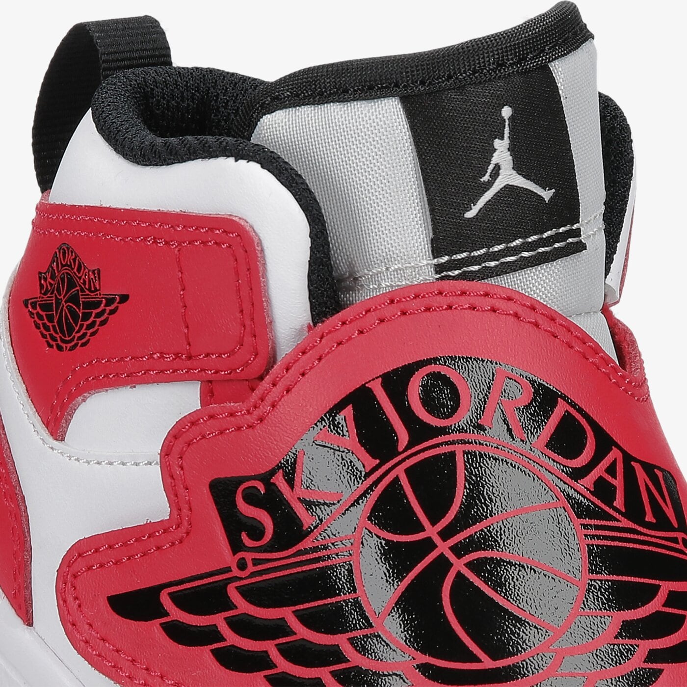 Детски маратонки SKY JORDAN 1  bq7197-106 цвят бял