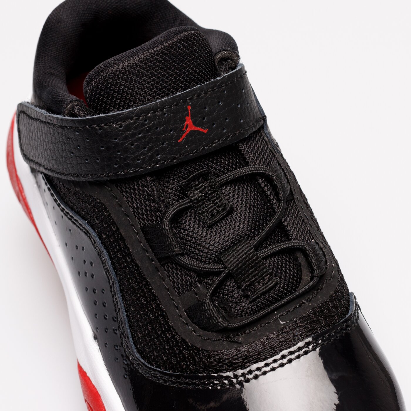 Детски маратонки JORDAN 11 CMFT LOW  cz0905-005 цвят черен