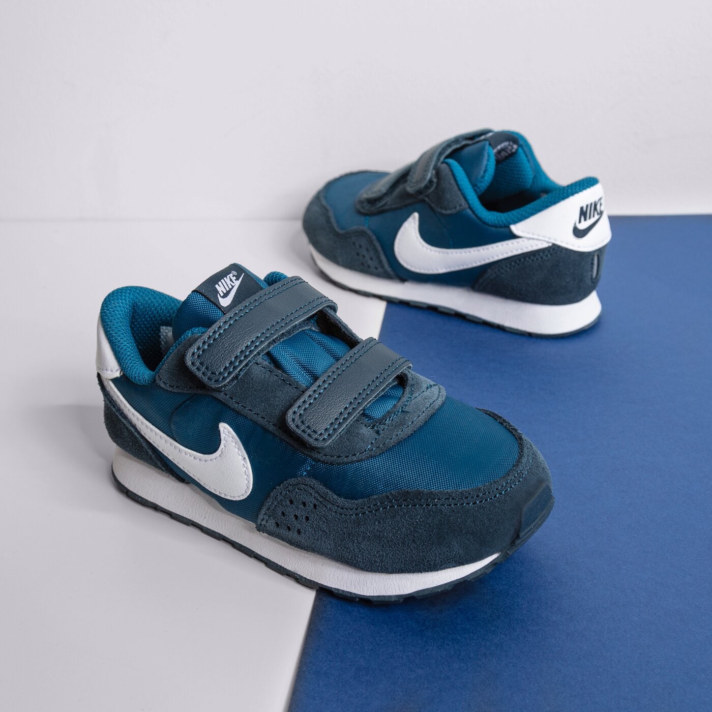 Детски маратонки NIKE MD VALIANT cn8560-405 цвят син