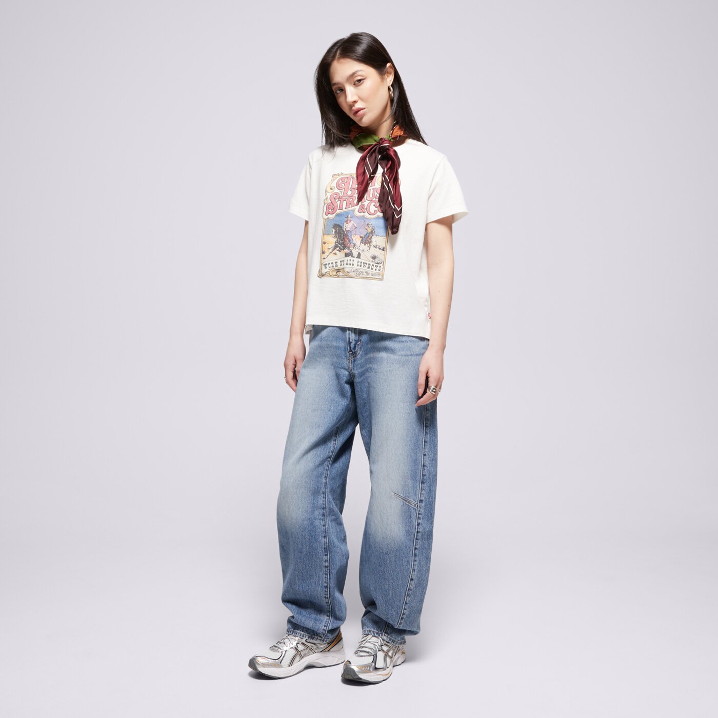Дамска тениска LEVI'S ТЕНИСКА GRAPHIC BOXY TSHIRT WHITES a8804-0049 цвят бял