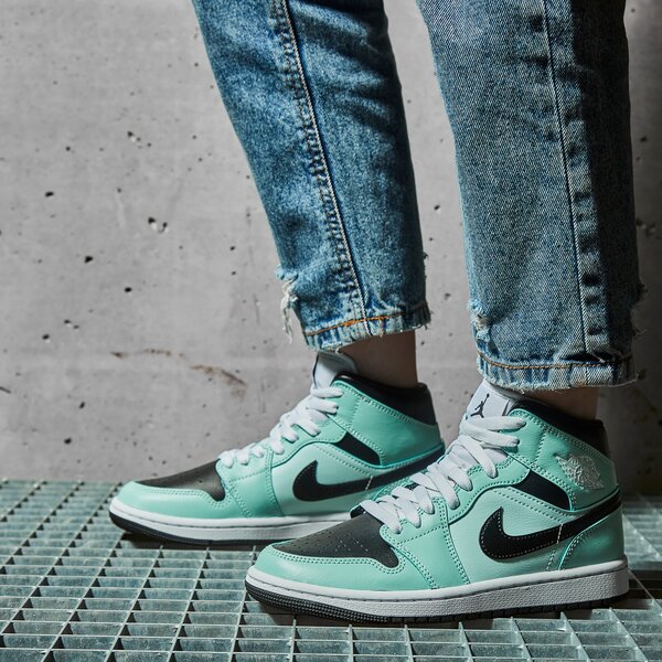 Дамски маратонки AIR JORDAN 1 MID  bq6472-300 цвят зелен