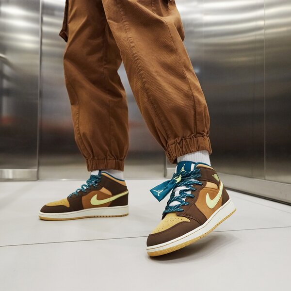 Детски маратонки AIR JORDAN 1 MID SE dz6335-200 цвят кафяв