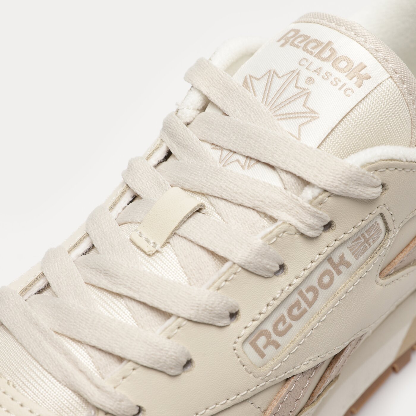 Дамски маратонки REEBOK CLASSIC LEATHER hq2233 цвят бежов