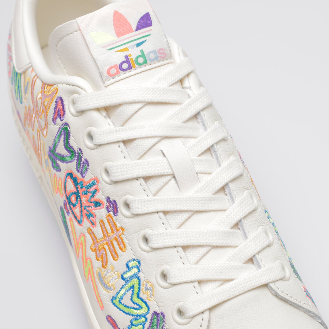Мъжки маратонки ADIDAS STAN SMITH PRIDE gx6394 цвят бял