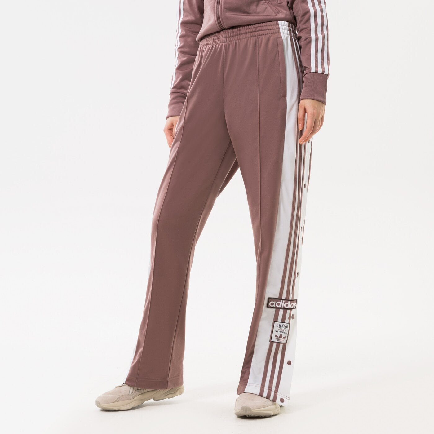 Дамски панталони ADIDAS ПАНТАЛОНИ ADIBREAK TP hn5888 цвят виолетов