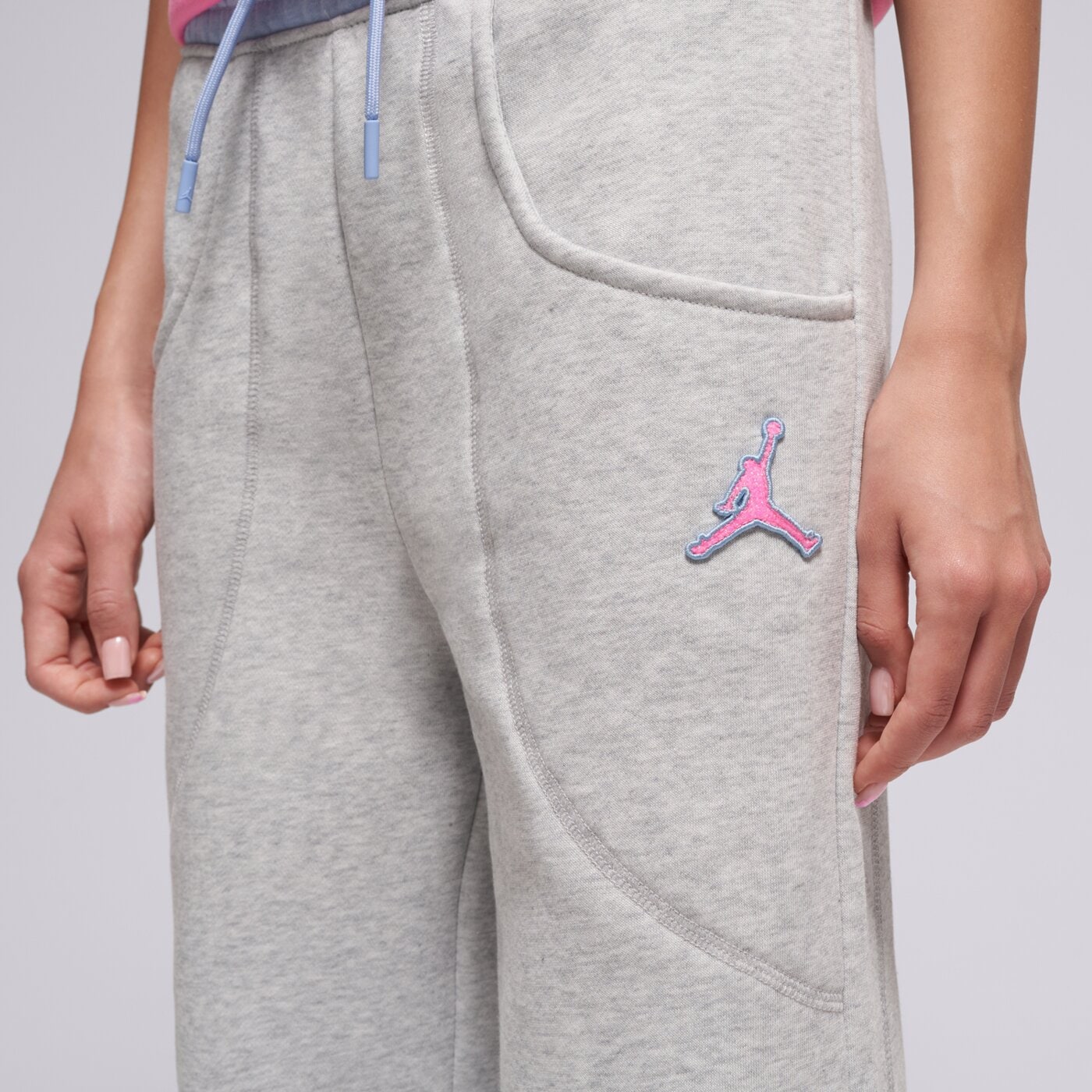 Детски панталони JORDAN ПАНТАЛОНИ JDG BLUE JEANS & BLING FLC PAN GIRL 45f194-g2h цвят сив