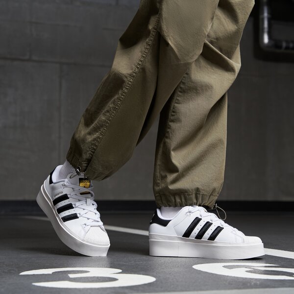 Дамски маратонки ADIDAS SUPERSTAR BONEGA W gx1840 цвят бял