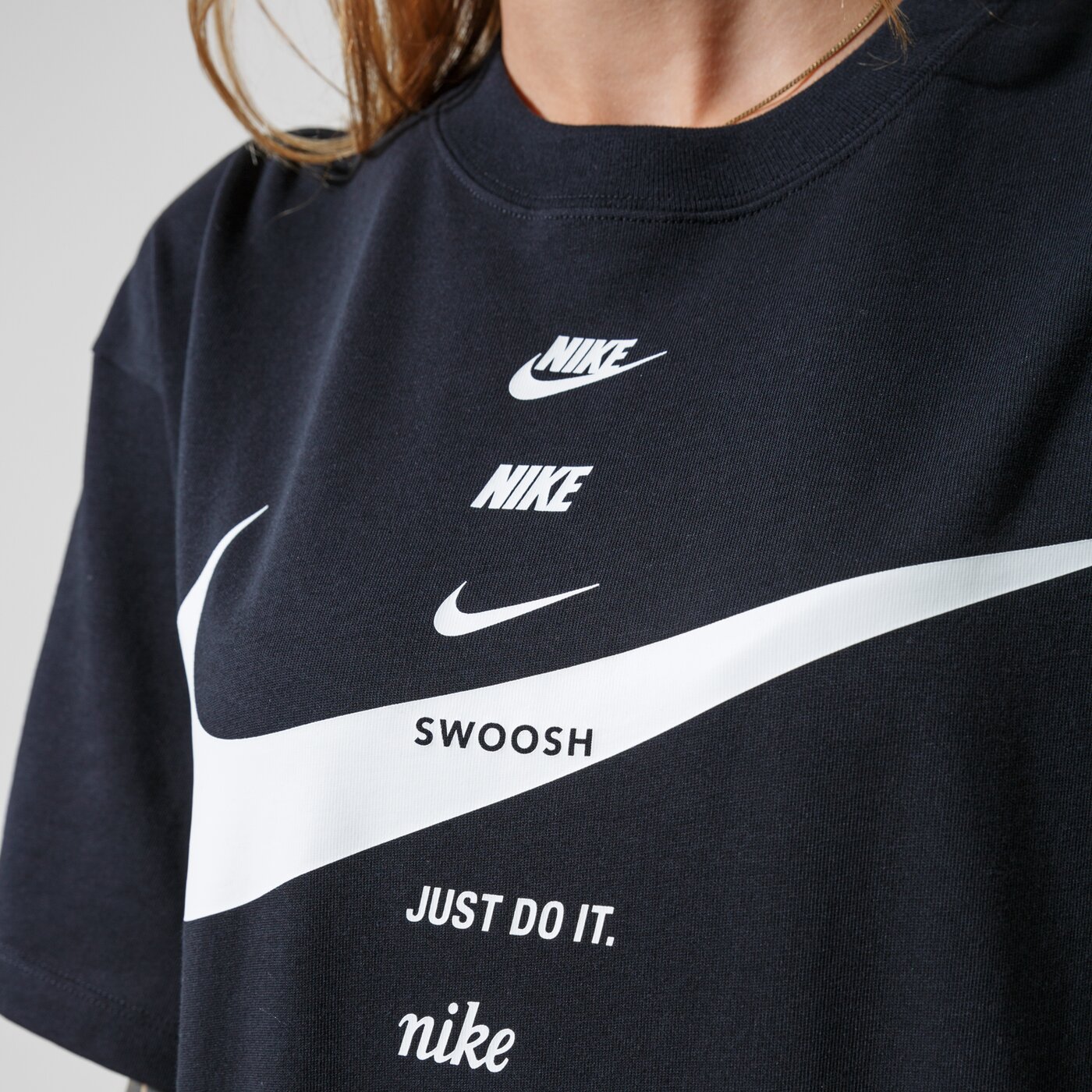 Дамска тениска NIKE ТЕНИСКА W NSW SWSH ТОП SS cu5682-010 цвят черен