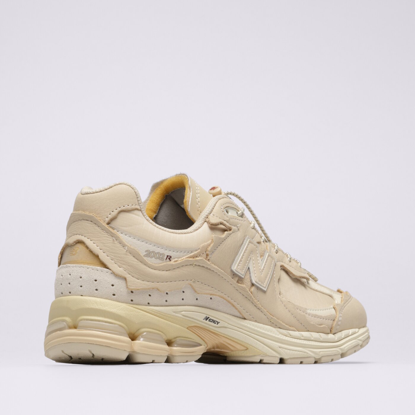 Мъжки маратонки NEW BALANCE 2002R  m2002rdq цвят бежов