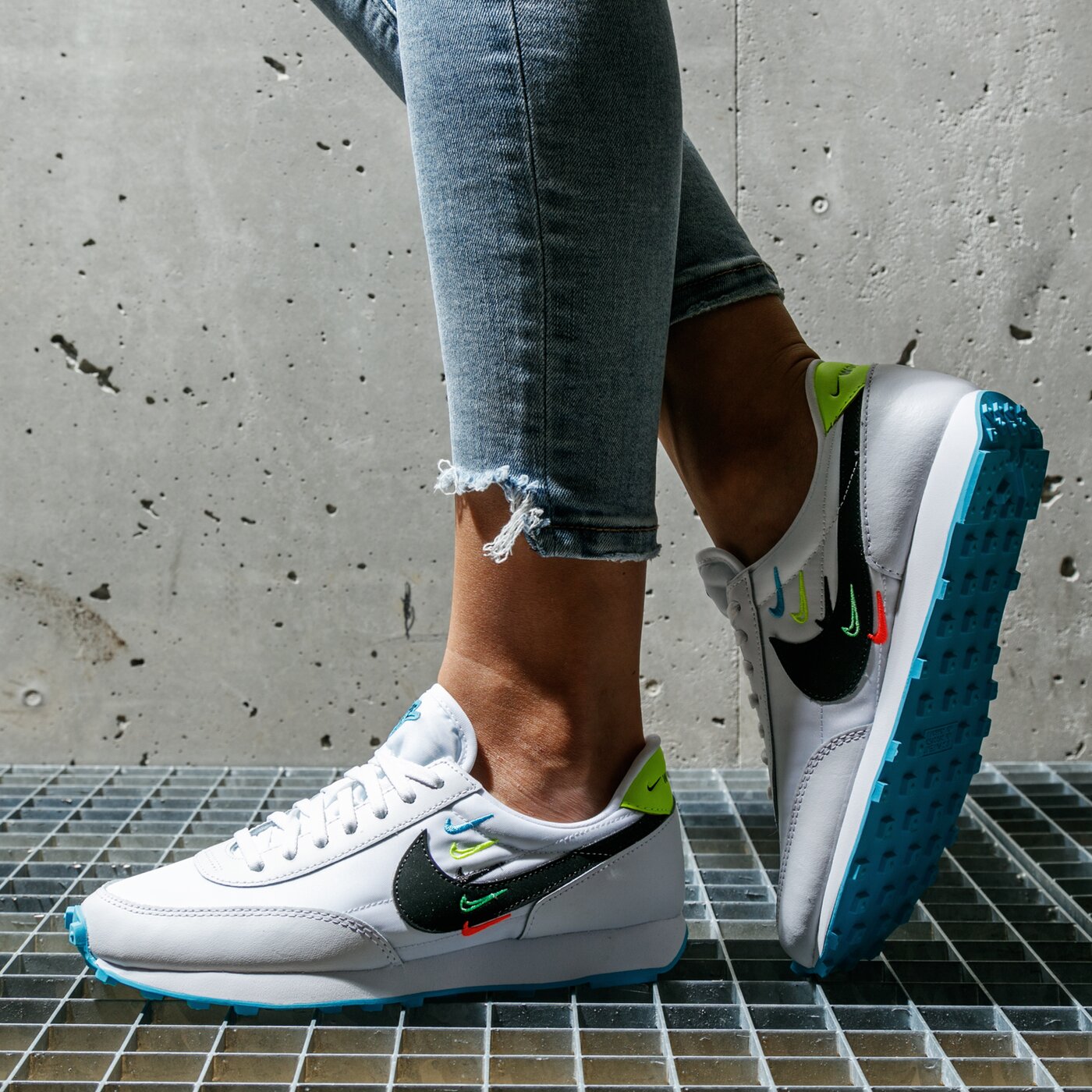 Дамски маратонки NIKE DAYBREAK ck2606-100 цвят бял