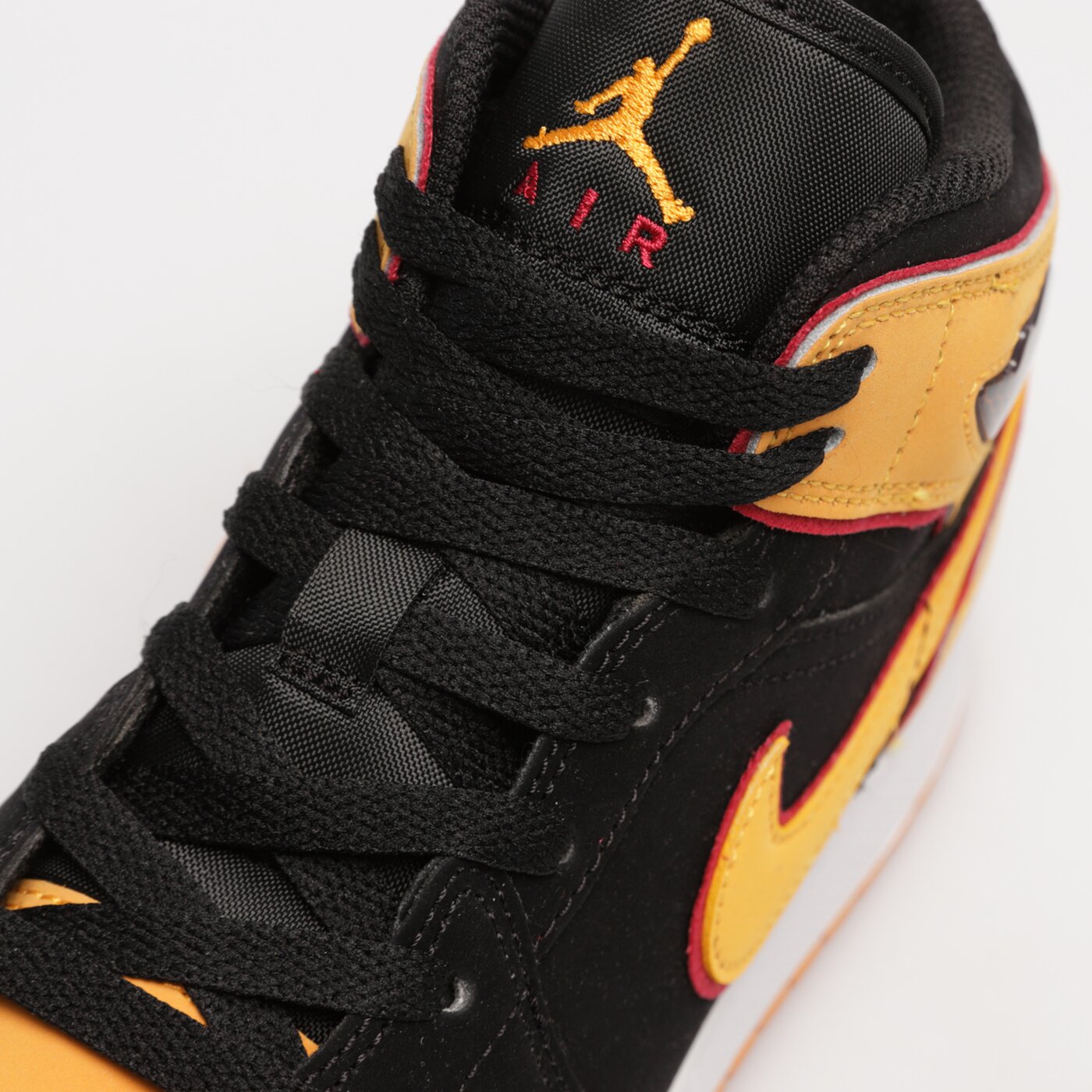 Детски маратонки AIR JORDAN 1 MID SE fj4924-008 цвят оранжев