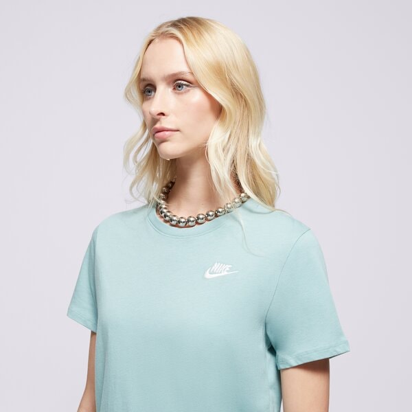 Дамска тениска NIKE ТЕНИСКА W NSW CLUB SS TEE dx7902-017 цвят зелен