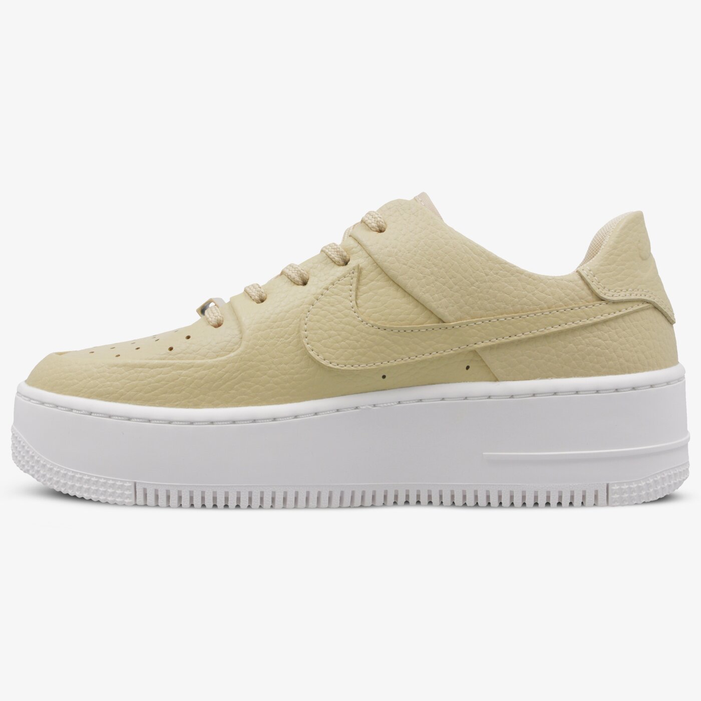 Дамски маратонки NIKE AIR FORCE 1 SAGE LOW ar5339-202 цвят бежов