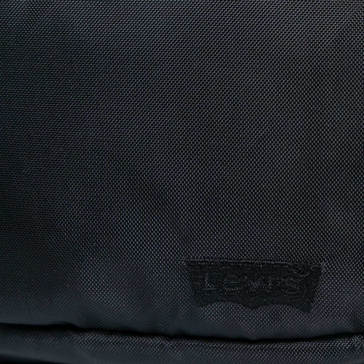 Дамска чанта за кръст LEVI'S ЧАНТА MEDIUM BANANA SLING EMBROIDERED BATWING 38005-0188 цвят черен