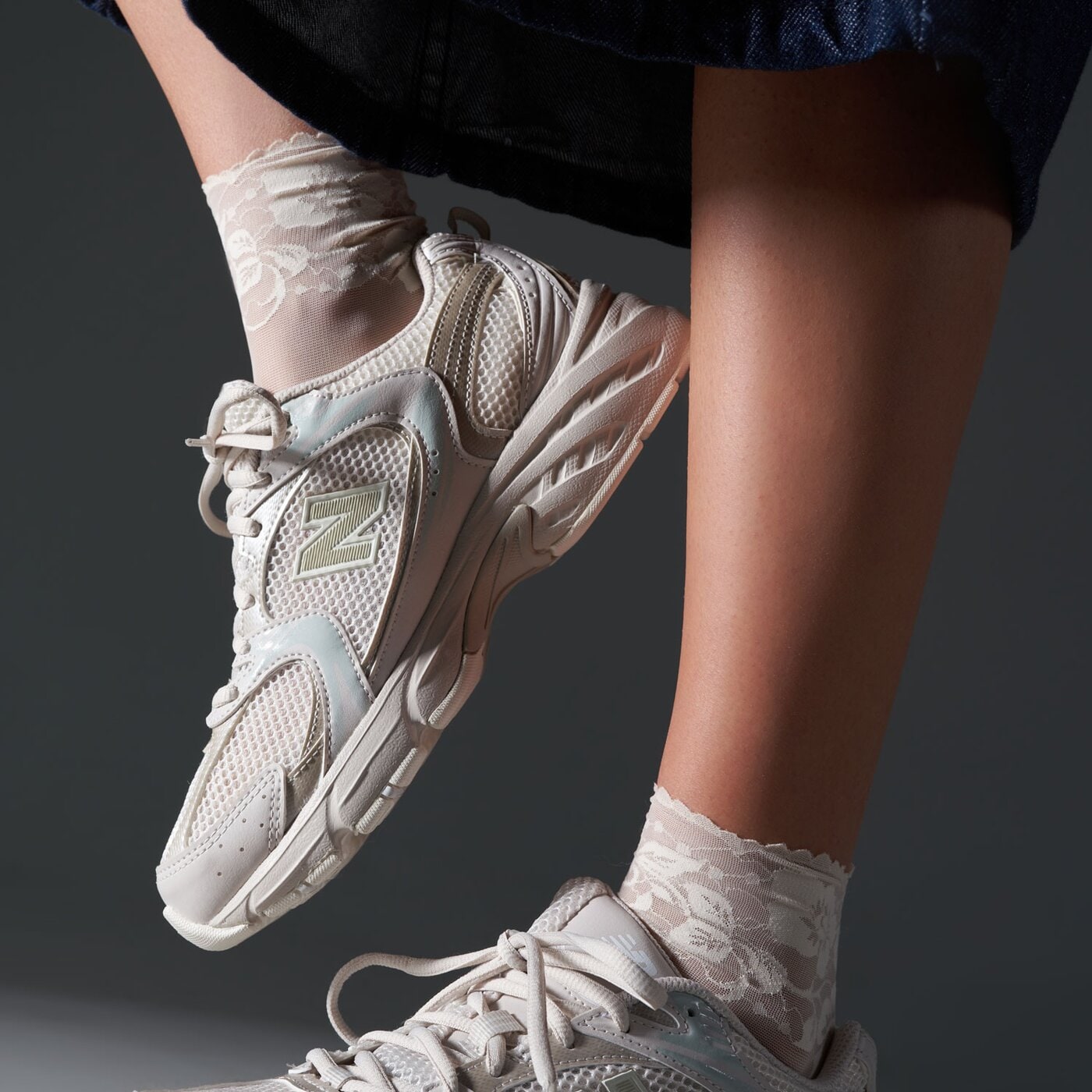 Дамски маратонки NEW BALANCE 530  mr530aa1 цвят кремав