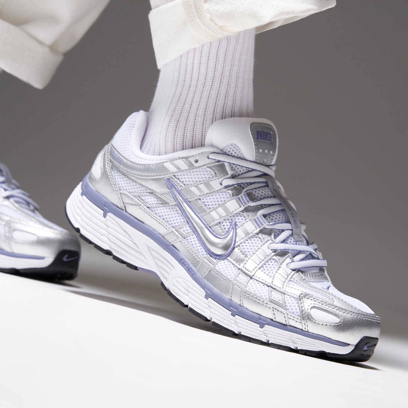 Дамски маратонки NIKE W P-6000  bv1021-014 цвят сребърен